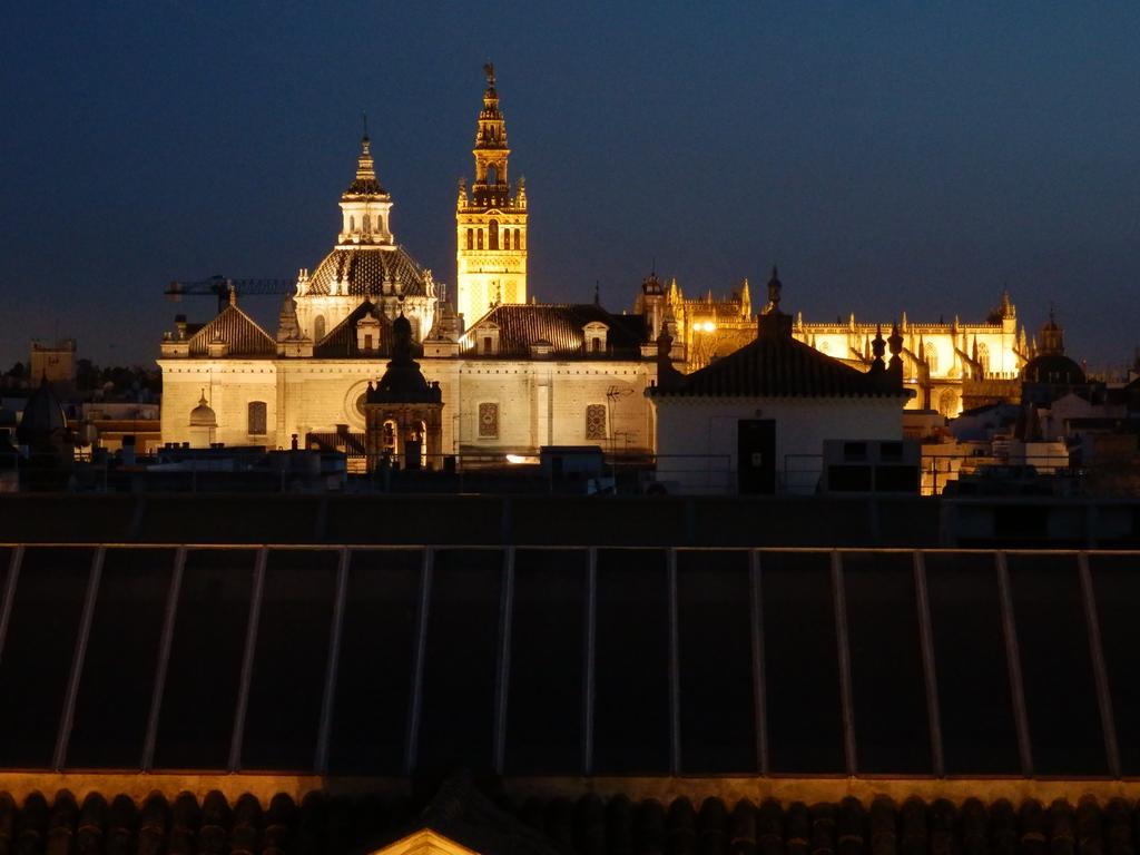 Apartamentos Diaber Larana Seville Exterior photo